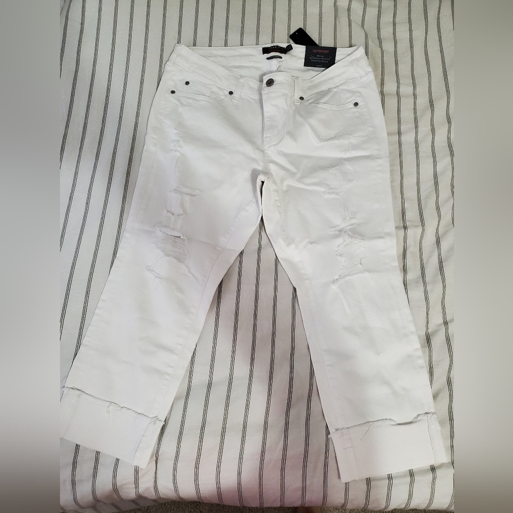 White crop jeans
